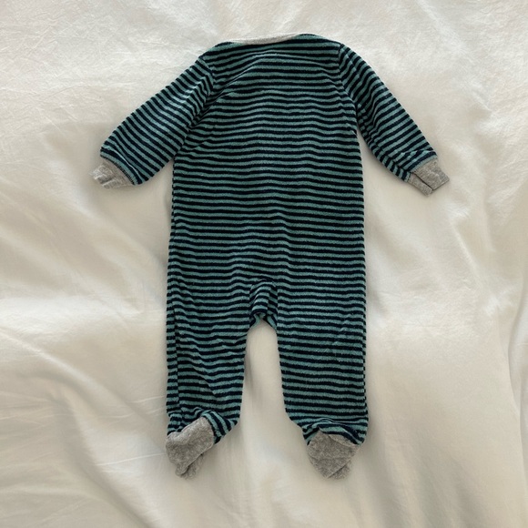 Carter’s wildly cute terry cloth footed onesie 6M - Picture 4 of 4